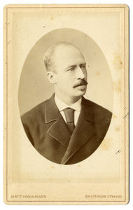 221591 Portret van mr. A.A. van der Mersch. Borstbeeld rechts, in ovaal.